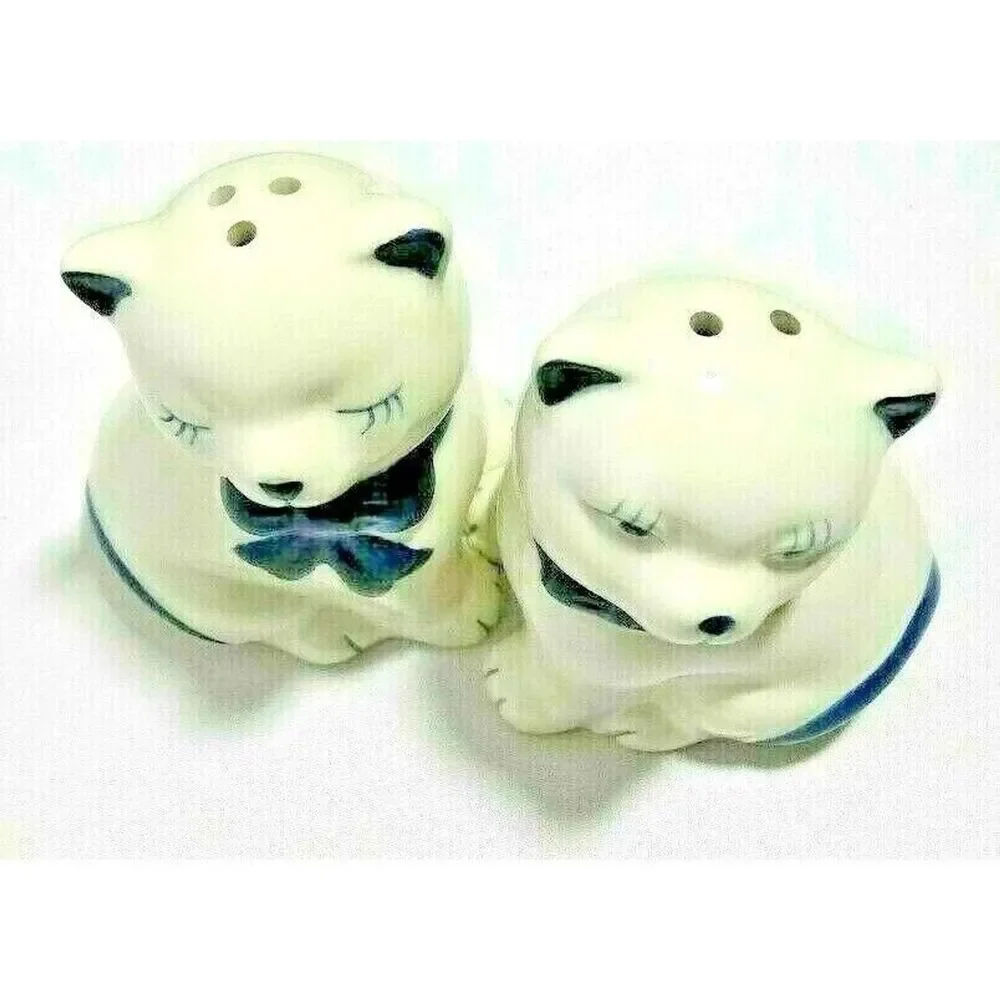 Blue and White Cats in Basket Tray Salt Pepper Shakers Ceramic Holiday Gift New